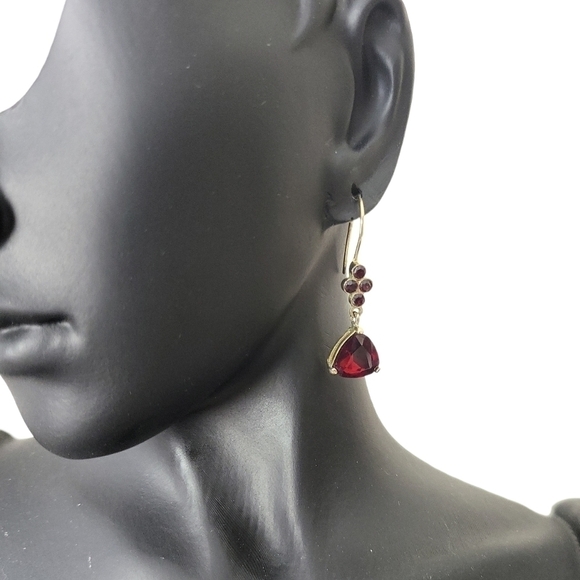 𝅺J. C. Penny Garnet Drop Dangle Earrings Goldtone Setting - Picture 1 of 4
